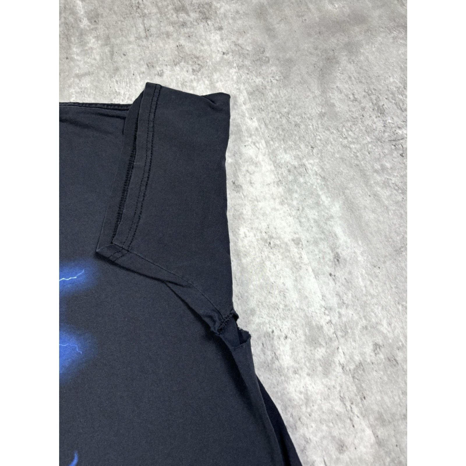 Liquid Blue VINTAGE Liquid Blue T-Shirt Grunge Xl Blue Crew Neck Short Sleeve Men Regular Cotton Knit Size US XL / EU 56 / 4 - 4 Thumbnail