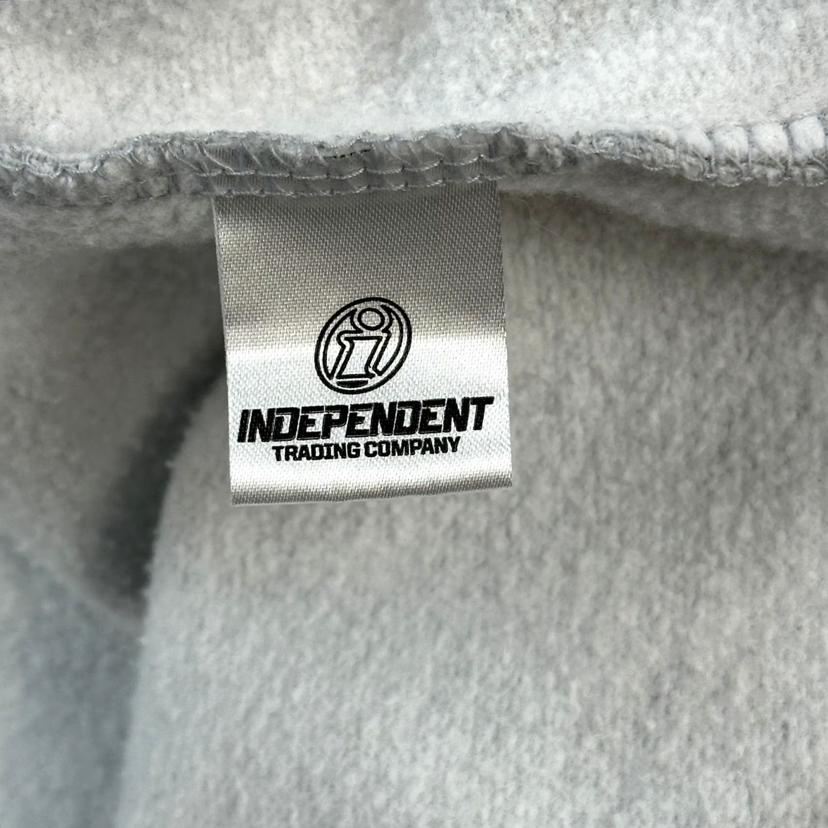 Logo 7 VINTAGE Surfer Magazine Hoodie Mens L Gray Short Sleeve Logo Spellout Pullover Size US L / EU 52-54 / 3 - 4 Thumbnail