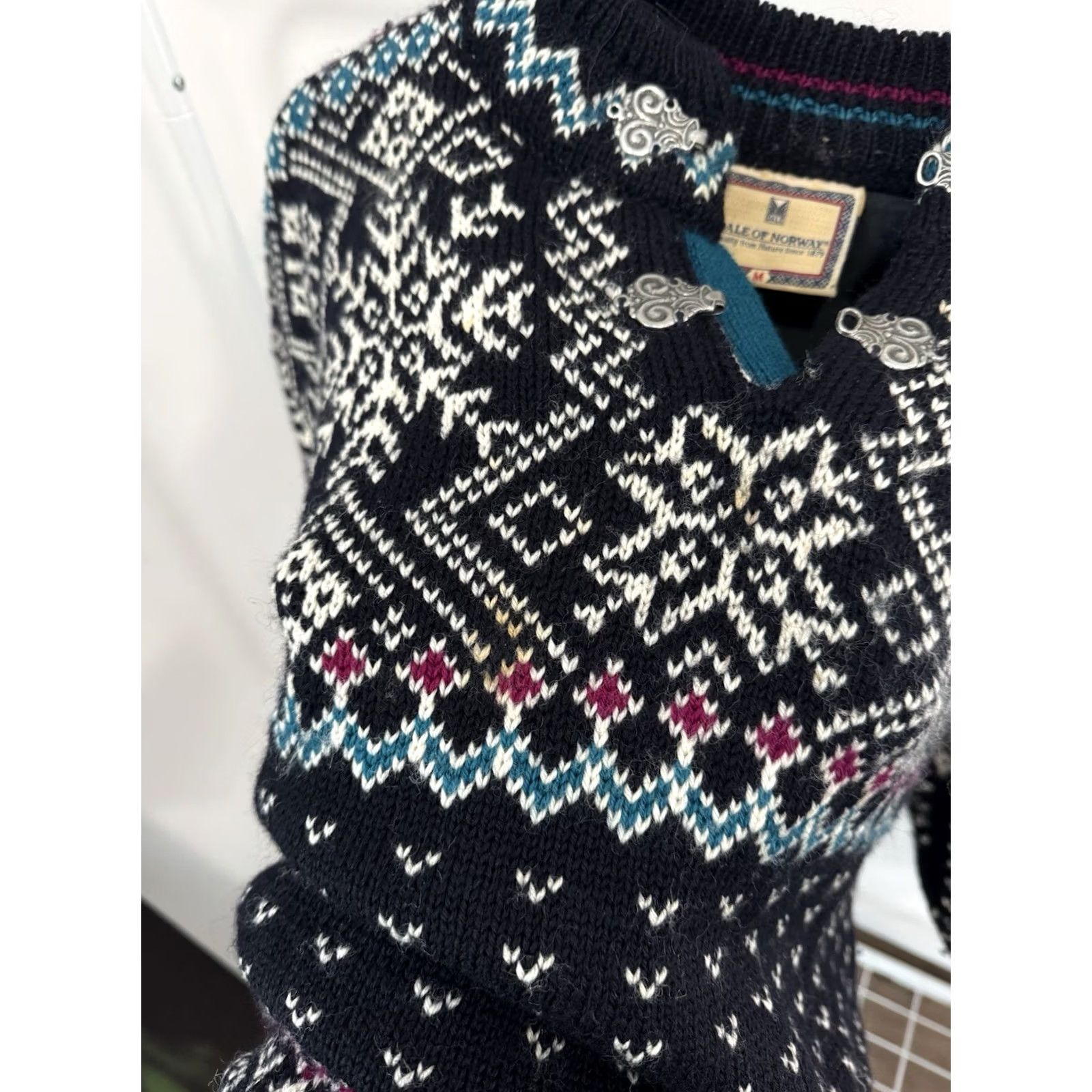 Dale Of Norway DALE OF NORWAY VINTAGE WOOL SWEATER BLACK M Mens Pullover Wool Knit 90s Retro Ski Winter Knitwear (Size M) Size US M / EU 48-50 / 2 - 5 Thumbnail