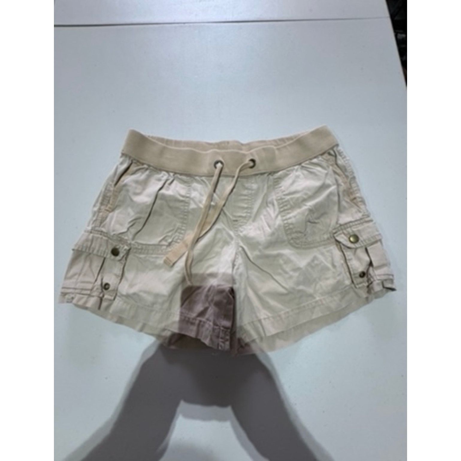 Old Navy Old Navy Women’s Low-Rise Cargo Shorts Size M Beige Size 28" / US 6 / IT 42 - 2 Thumbnail