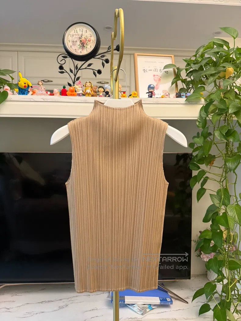 Issey Miyake Issey Miyake Moonlight Gold Semi-turtleneck Sleeveless Cam Size L / US 10 / IT 46 - 1 Thumbnail