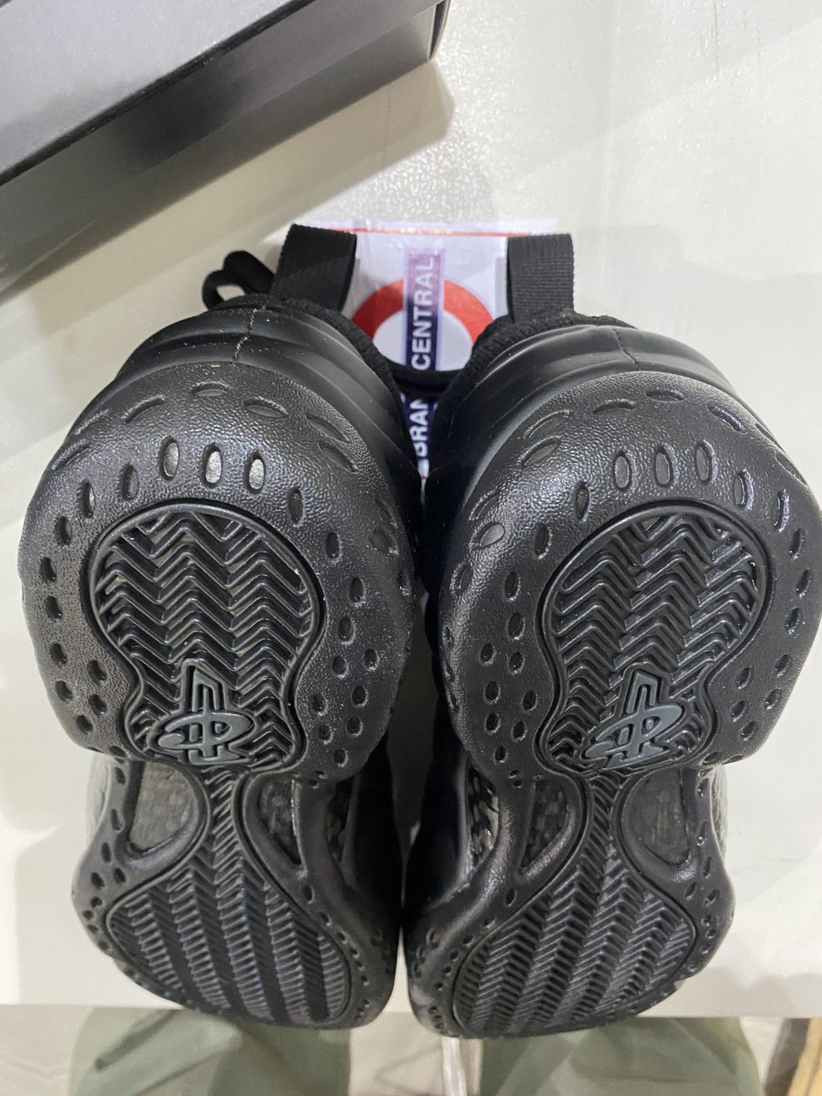 Nike Air Foamposite One Size US 8 / EU 41 - 5 Thumbnail