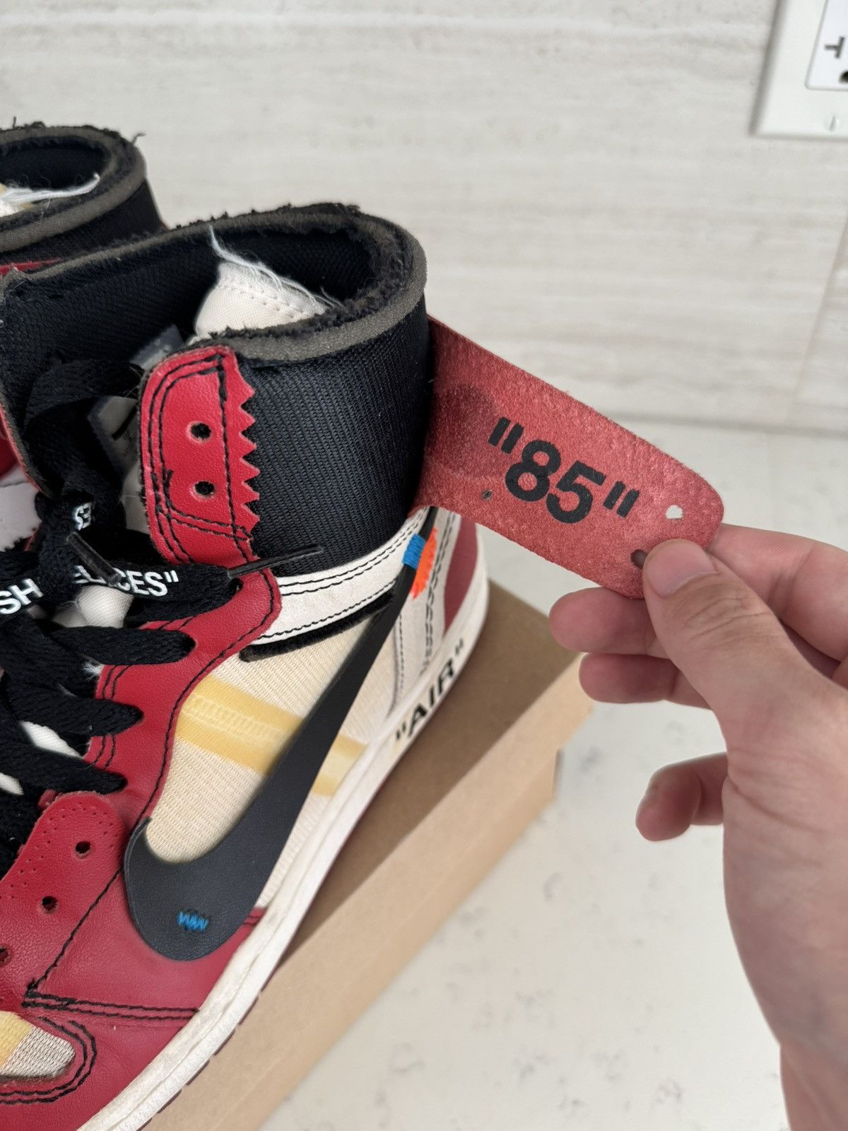 Jordan Brand × Nike × Off-White Chicago Nike Air Jordan 1 "OFF WHITE" (Size 8) Size US 8 / EU 41 - 7 Thumbnail