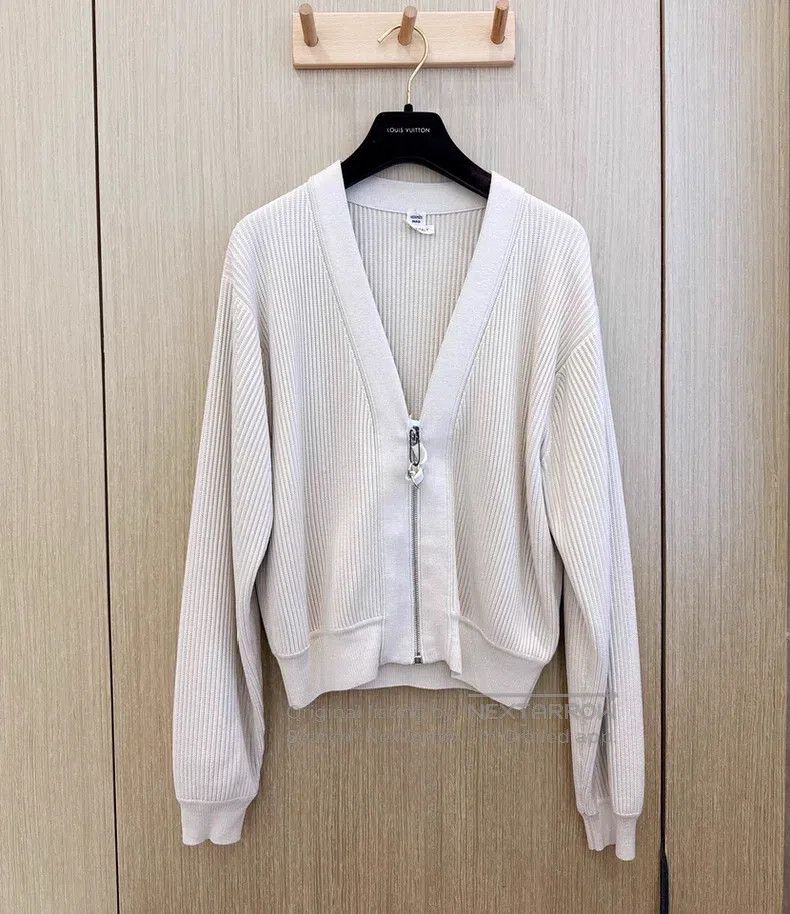 Hermes Hermes Beige V-neck Zip Long Sleeve Knit Cardigan Jacket F Size XS / US 0-2 / IT 36-38 - 1 Thumbnail