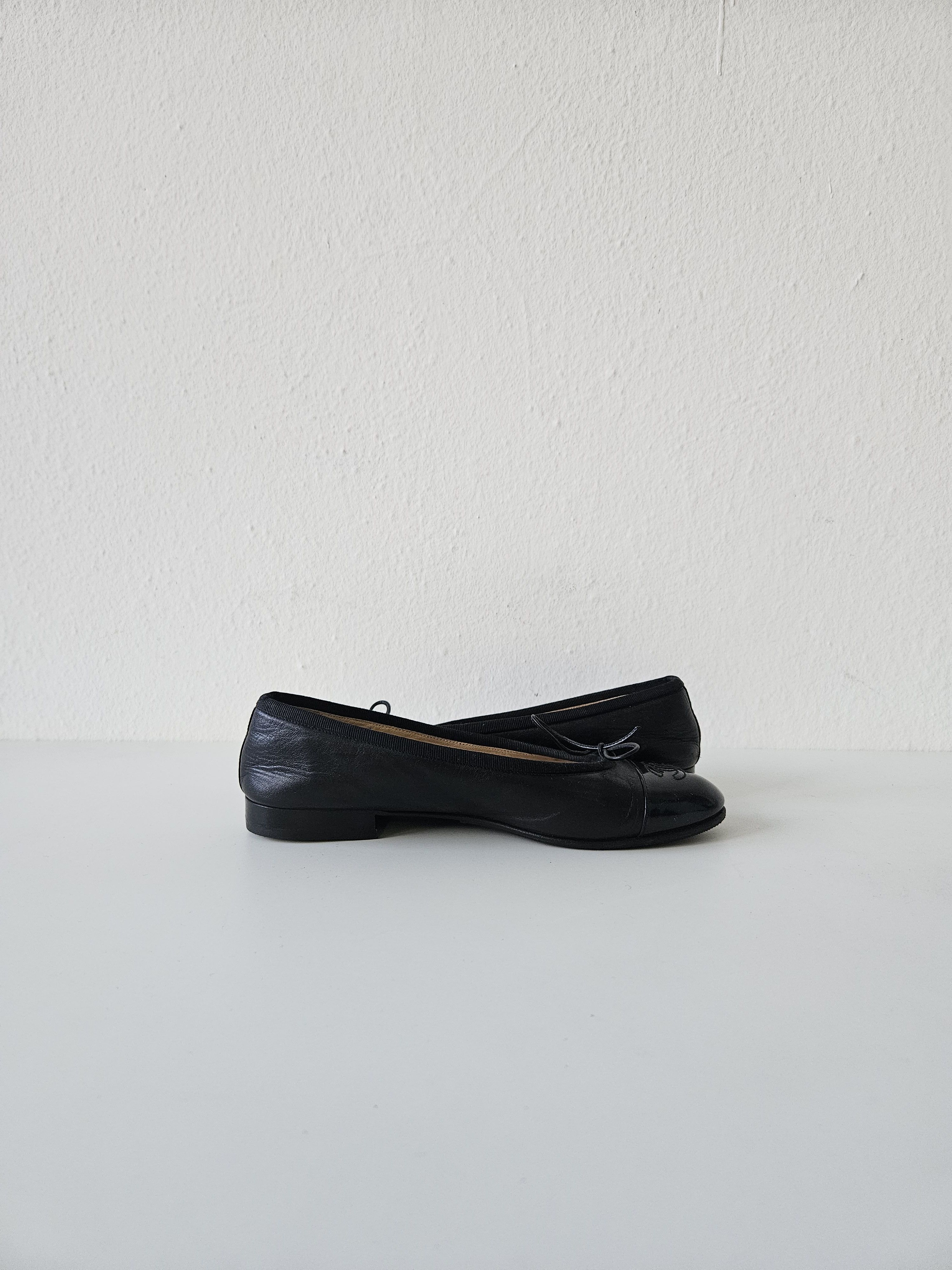 Chanel Vintage Chanel ribbon CC logo ballet flats Size US 7.5 / IT 37.5 - 10 Thumbnail