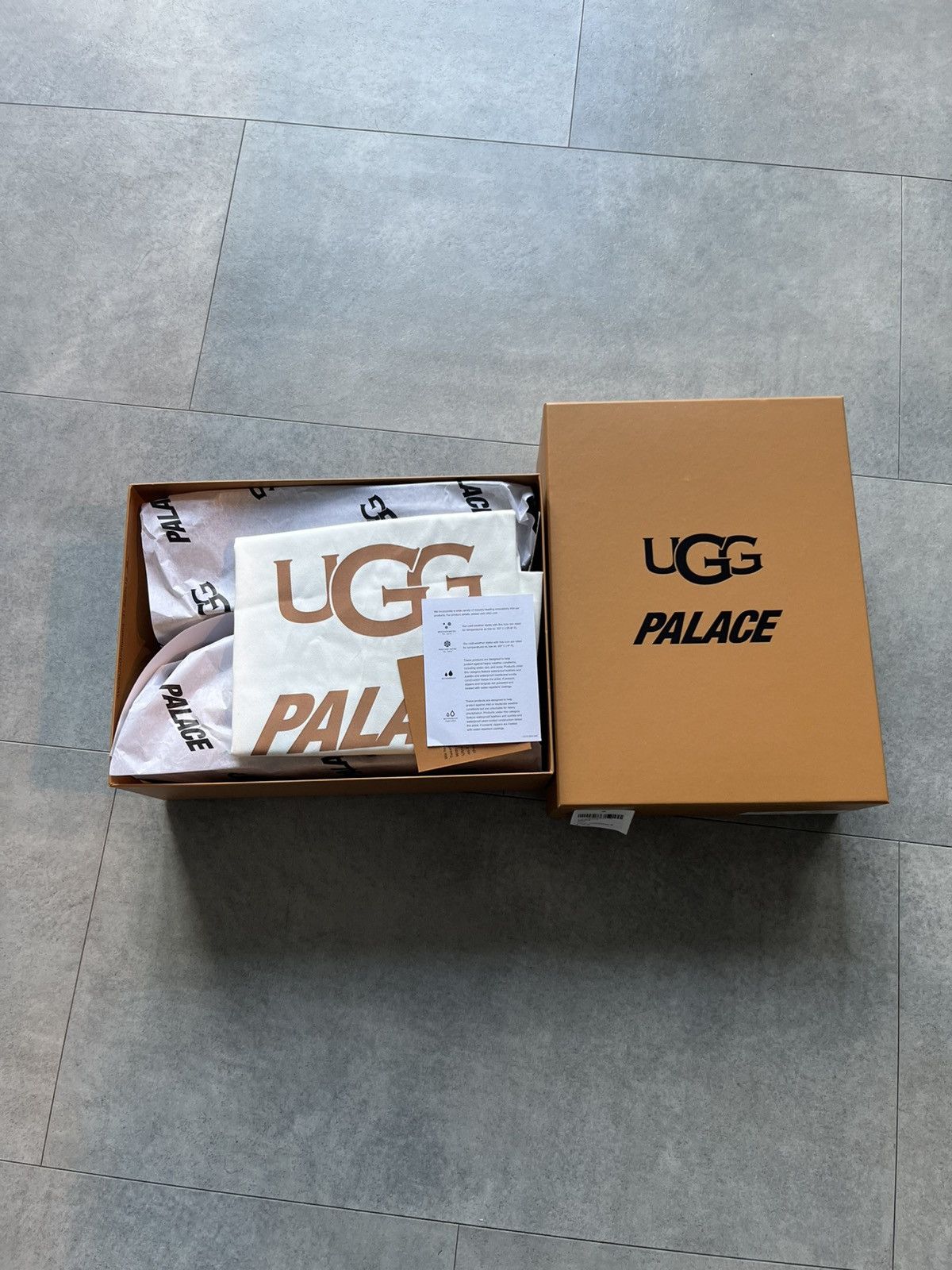 Palace × Ugg Palace X Ugg x Looney Tunes Size US 9 / EU 42 - 4 Thumbnail