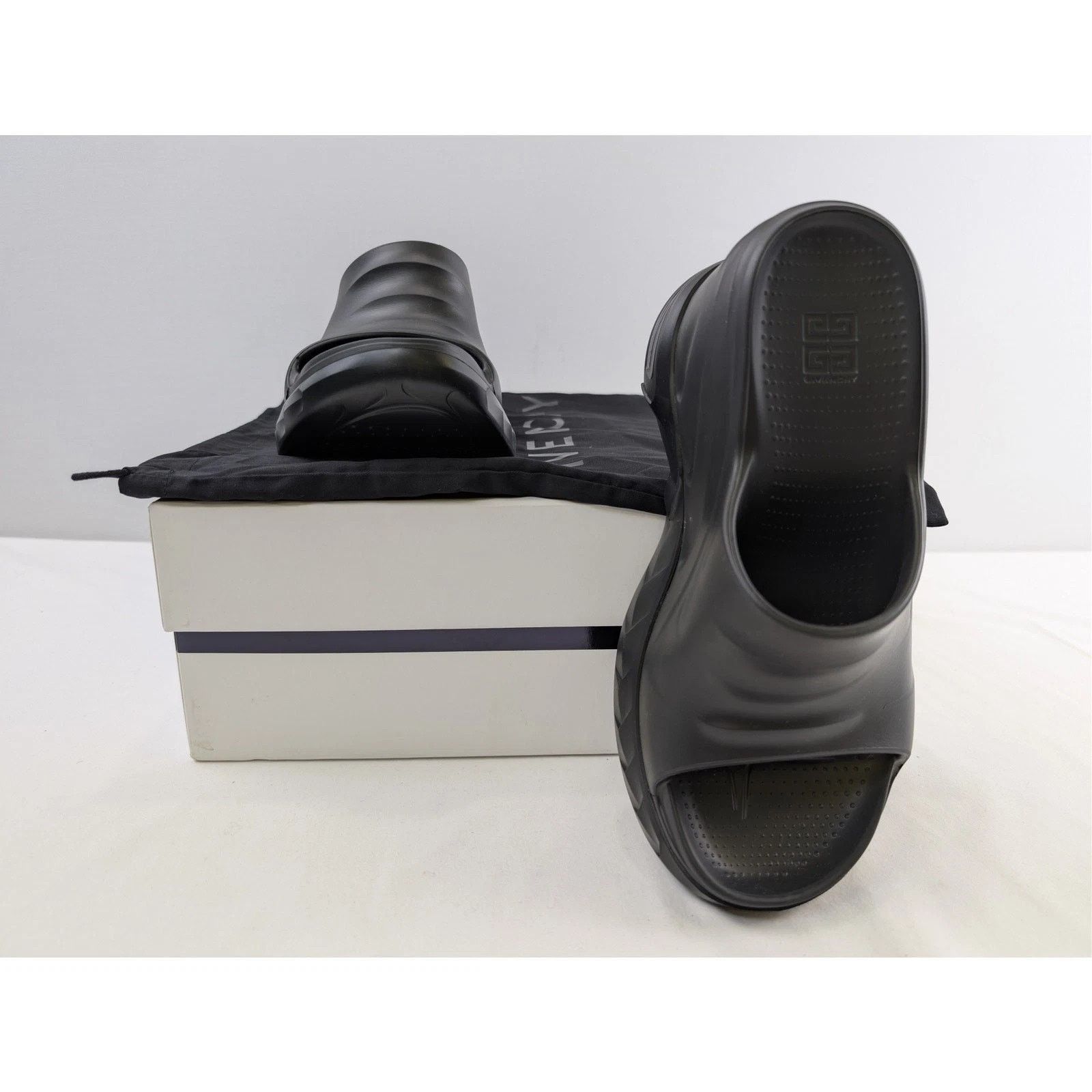 Givenchy o1rshd1 Q:5 / Marshmallow Sandals in Black Size US 9 / IT 39 - 16 Thumbnail