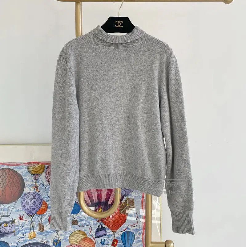 Fendi Fendi Grey Wool Knitted Long Sleeve Sweater . Size S / US 4 / IT 40 - 1 Thumbnail