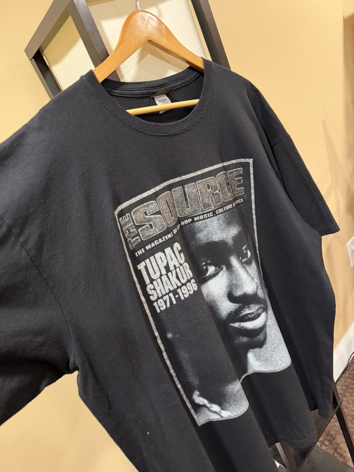 Vintage Vintage Tupac Big Face The Source Magazine Black Rap Tee Size US XXL / EU 58 / 5 - 5 Thumbnail