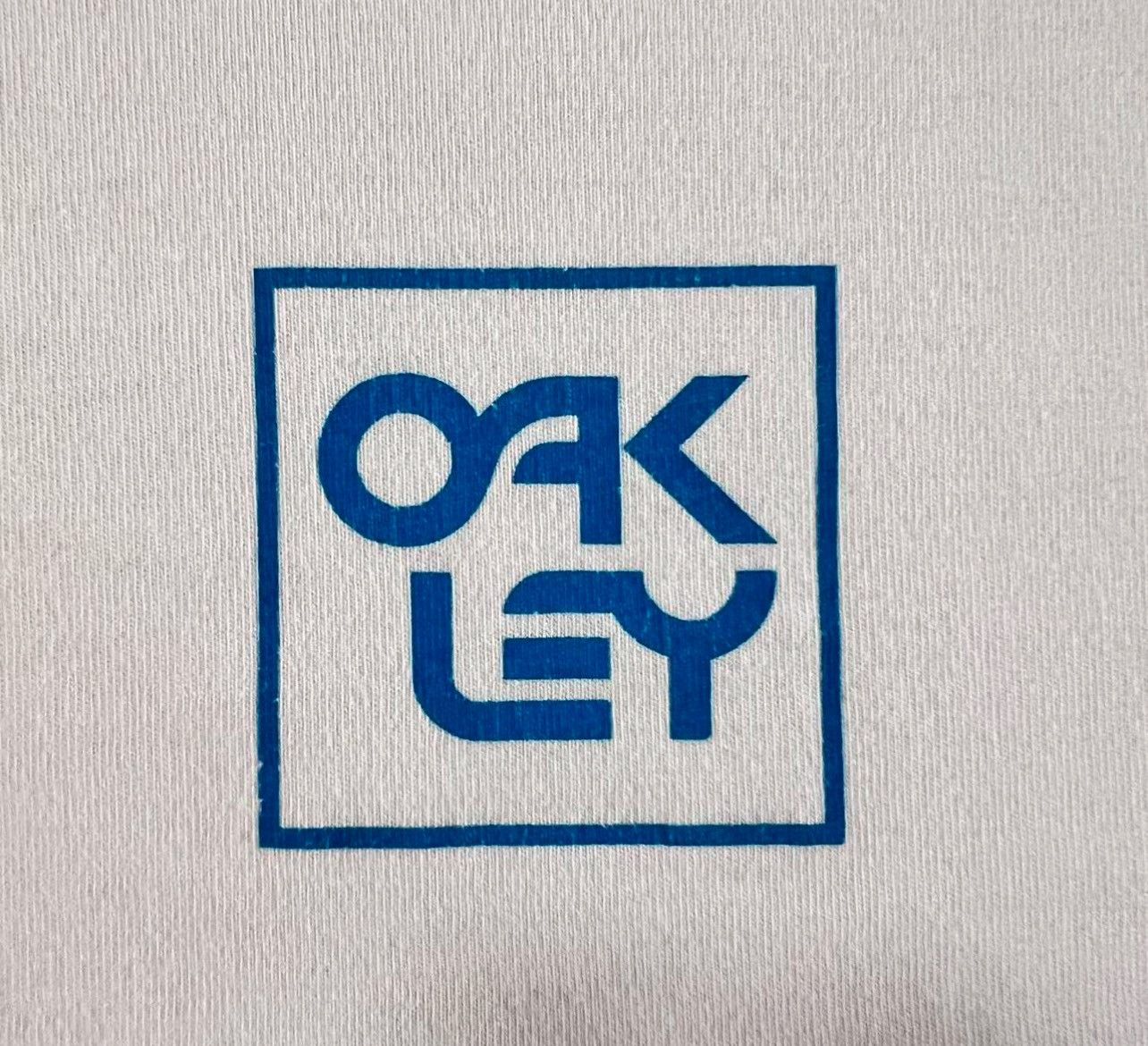Oakley Late 2000s Oakley Box Logo Basic Graphic Tshirt Size US L / EU 52-54 / 3 - 3 Thumbnail