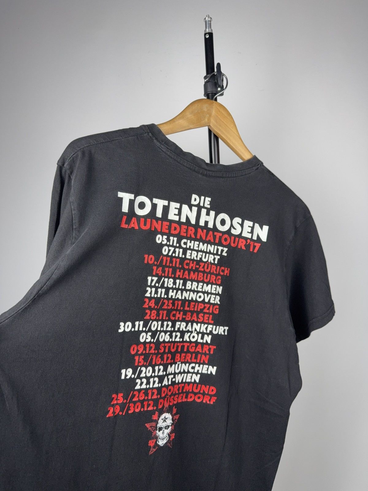 Band Tees 00s Die Toten Hosen 2017 Tour Shirt Skull Graphic Band Tee Size US L / EU 52-54 / 3 - 10 Thumbnail