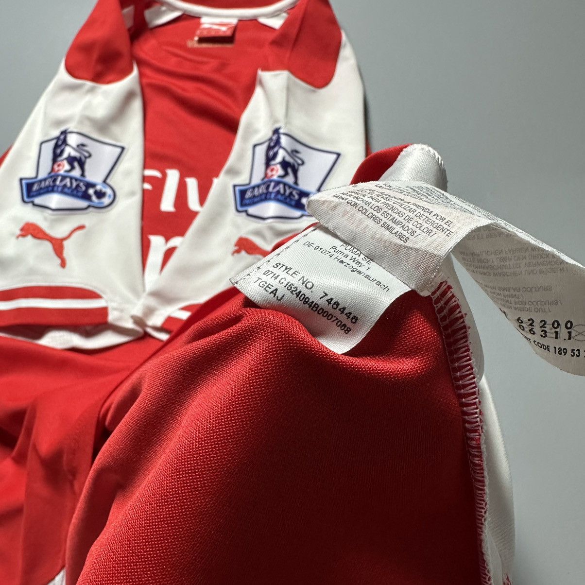 Puma ARSENAL PUMA 2014/2015 FOOTBALL SOCCER HOME JERSEY #11 OZIL Size US M / EU 48-50 / 2 - 13 Thumbnail