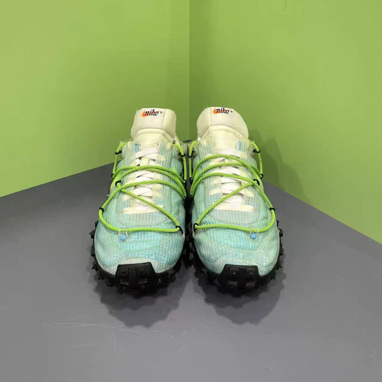 Nike Off-White × Nike Blue & Green Spiked Sneakers K15 Size US 9.5 / EU 42-43 - 2 Thumbnail