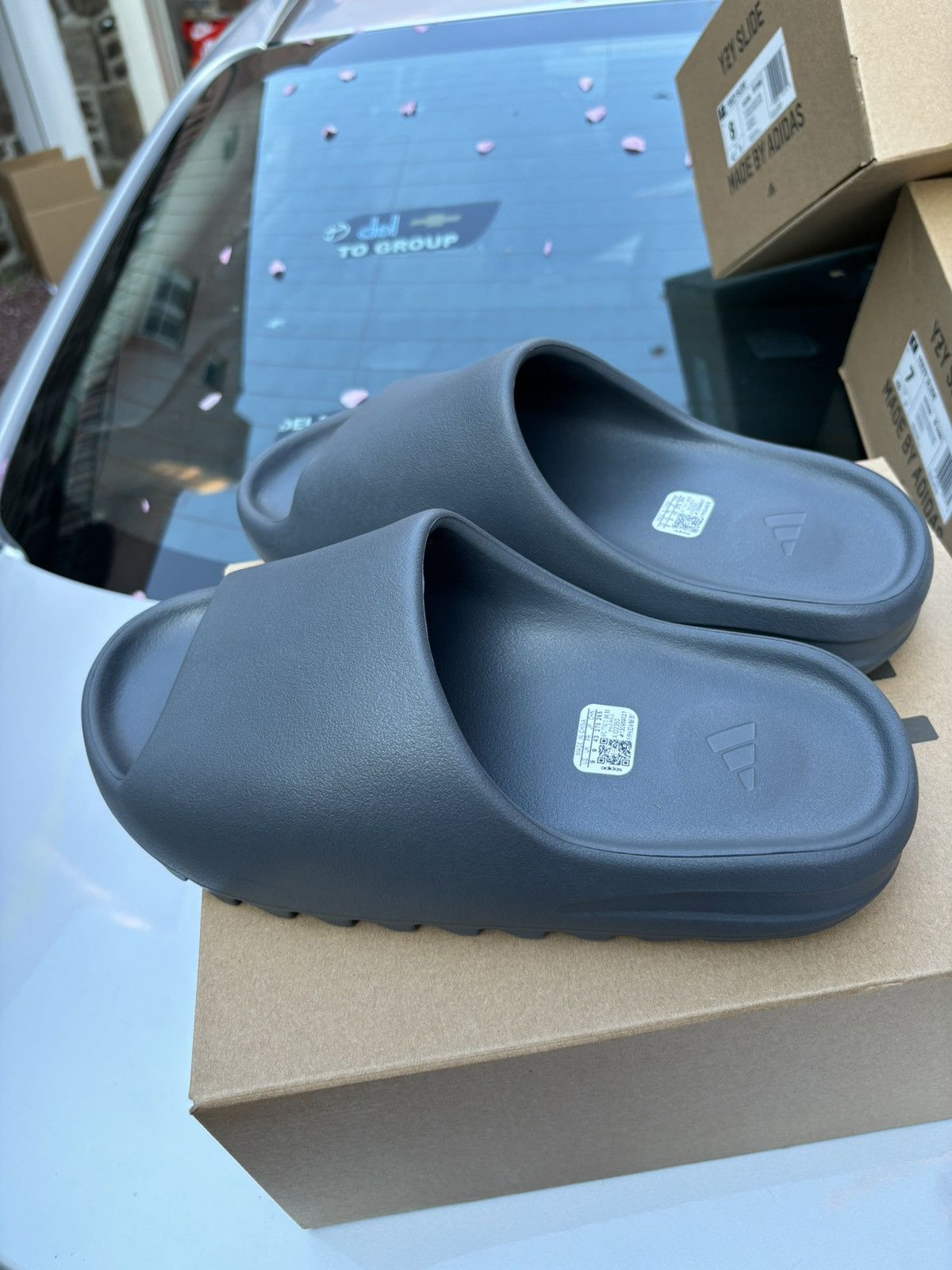 Yeezy adidas Yeezy Slide Slate Grey Size 9 ID2350 Size US 9 / EU 42 - 1 Thumbnail