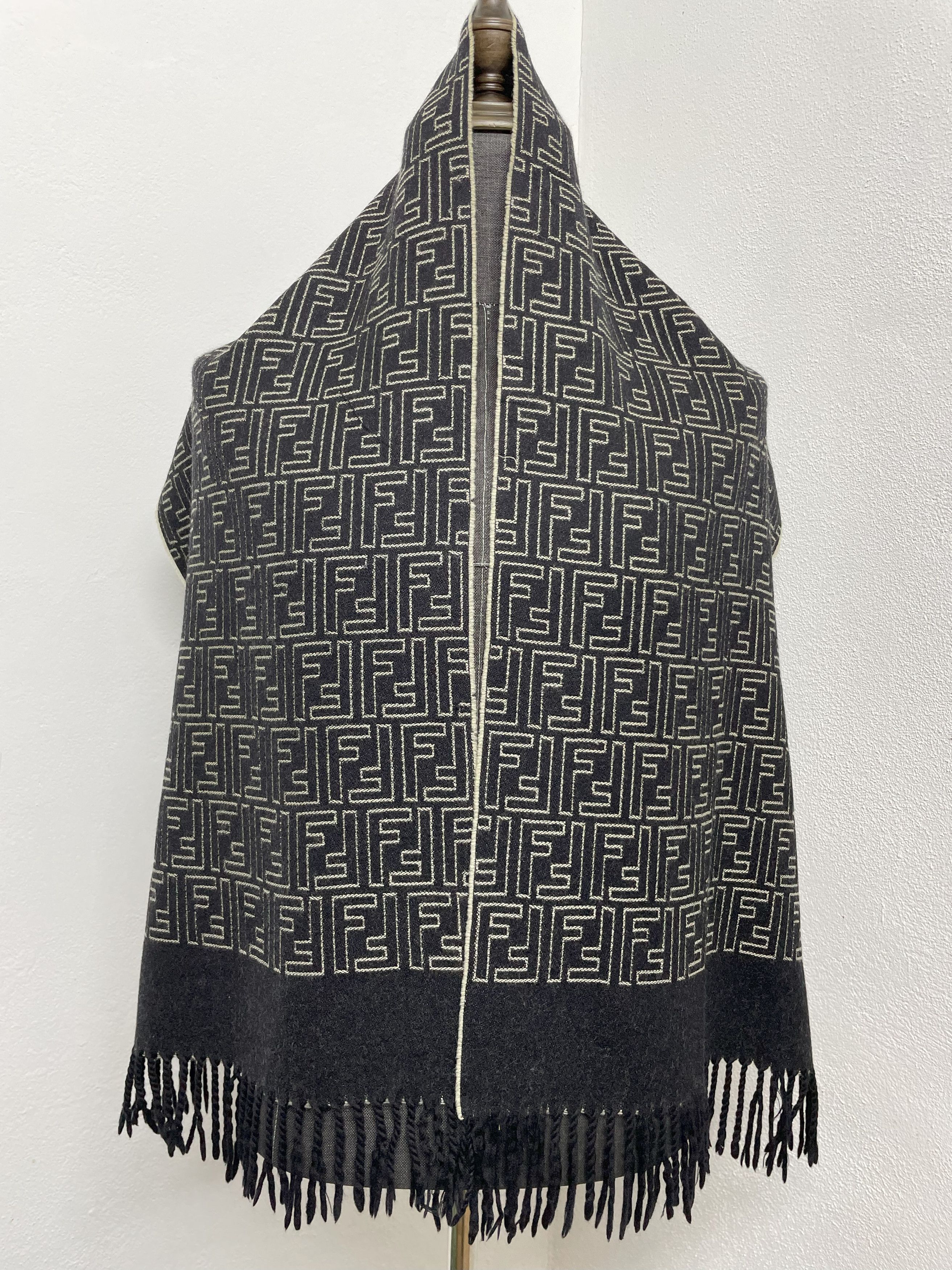 Fendi Fendi Scarf / Muffler - 6166 Size ONE SIZE - 6 Thumbnail