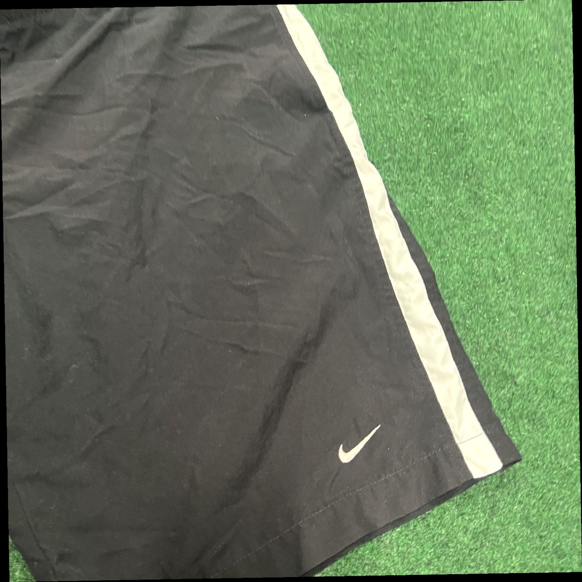 Nike Vintage Nike Basketball Shorts Black Embroidered Logo Athletic Y2K Men’s Size L Size US 33 - 2 Thumbnail