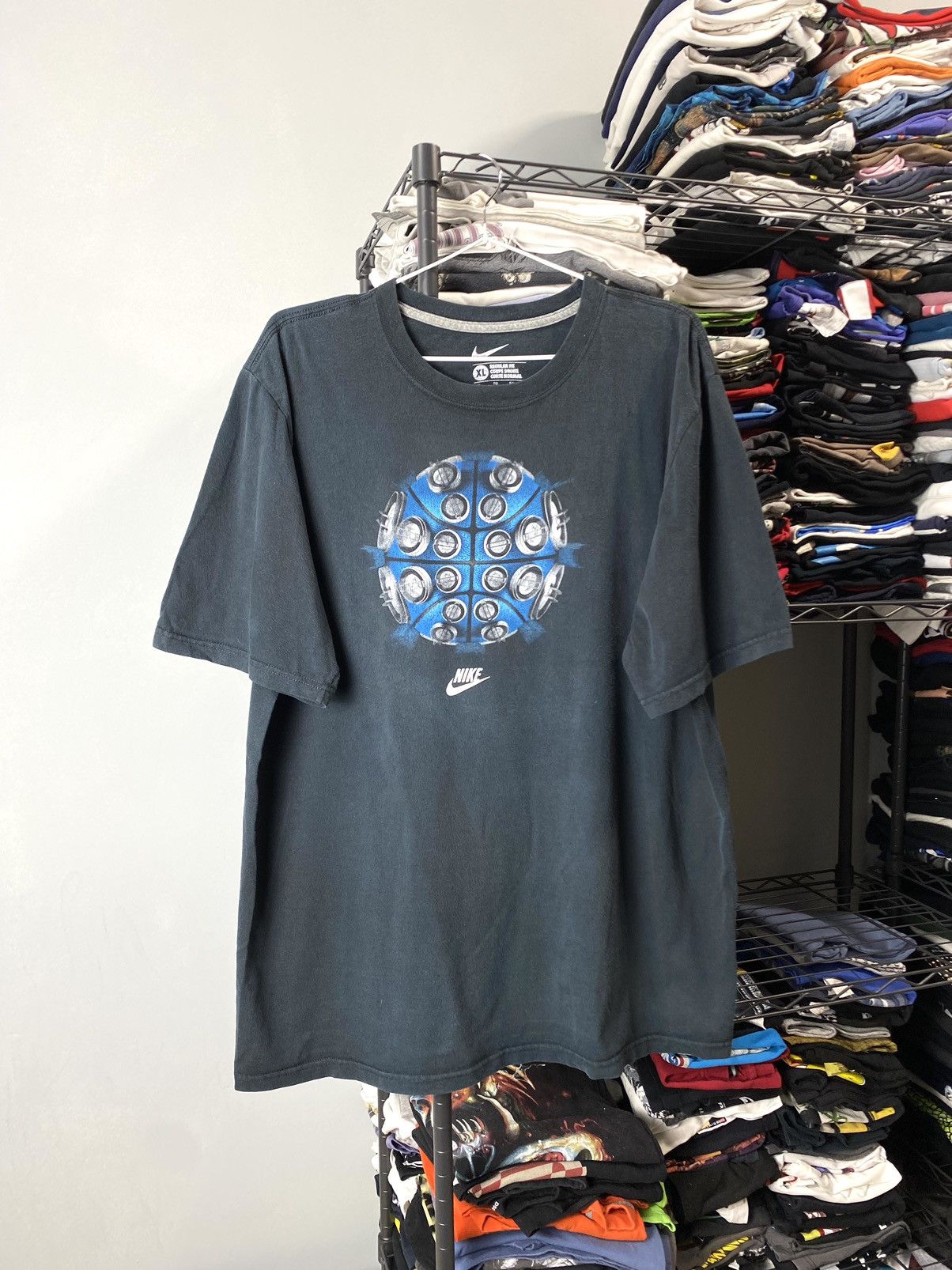 Nike Vintage Faded Nike T Shirt Abstract Ball Travis Scott Style Size US XL / EU 56 / 4 - 1 Thumbnail