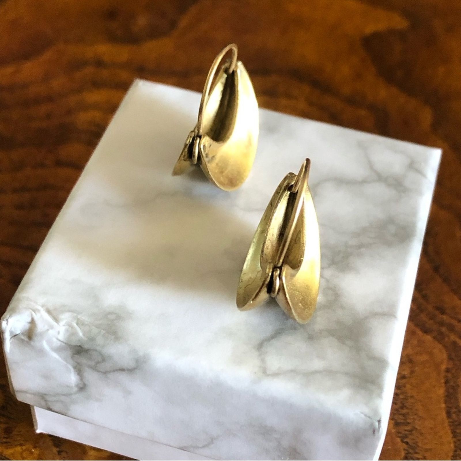 Vintage Vintage matte gold moon shape dangle loop earrings Size ONE SIZE - 2 Thumbnail