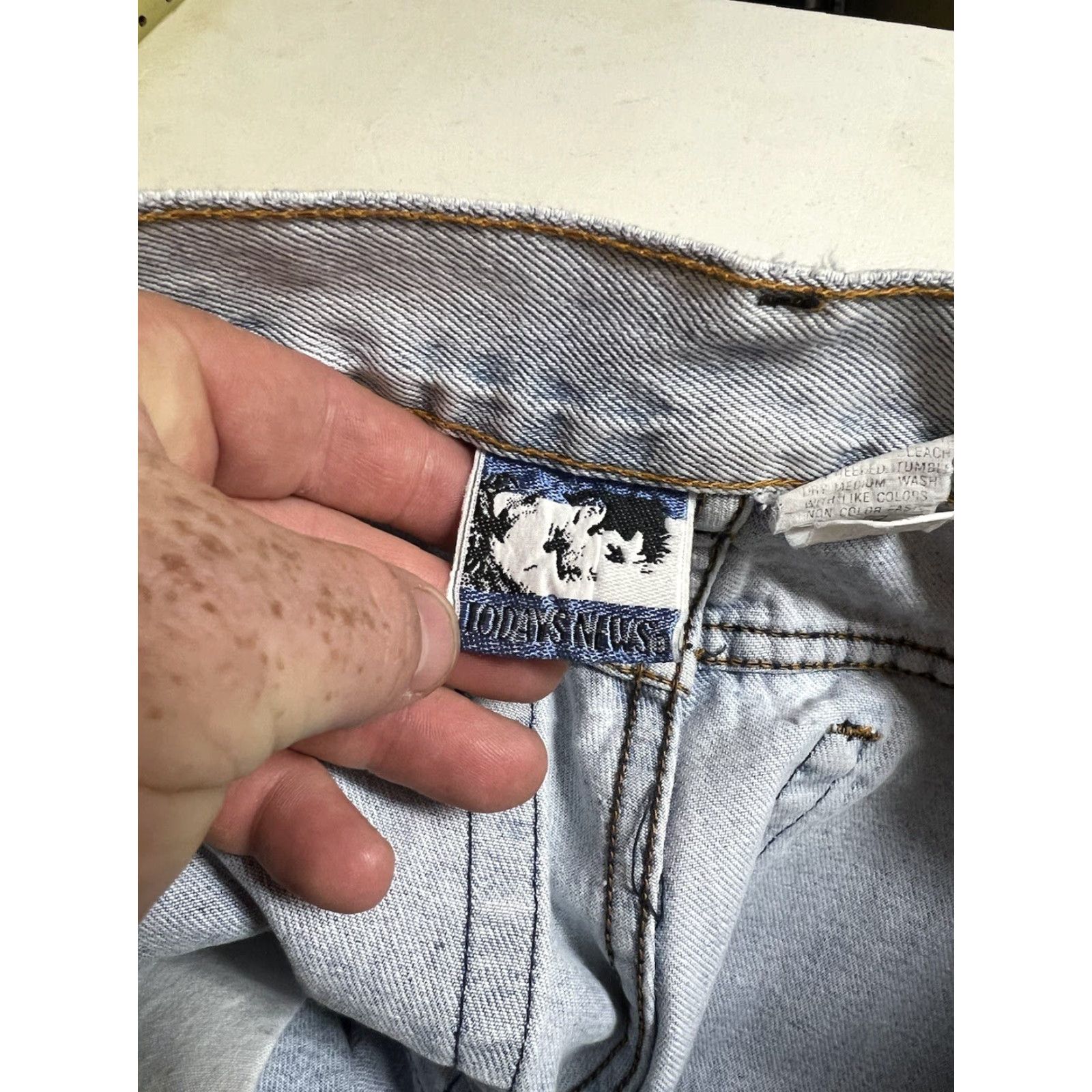 Denime VINTAGE Todays News Shorts Mens 34” Faded Denim 90s Blue Jorts Denim Shorts Casual Workwear Mens 90s Size US 34 / EU 50 - 6 Thumbnail