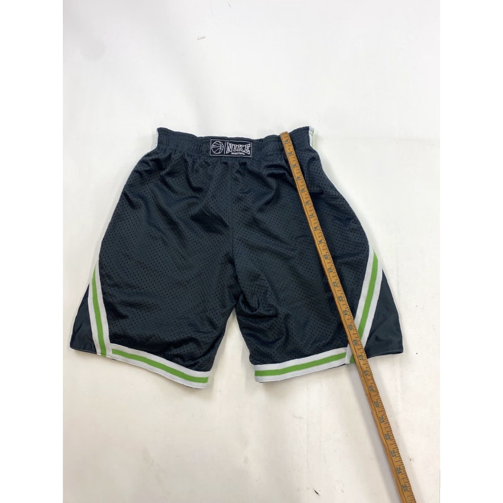 Nike Nike Reversible Basketball Shorts Mens Small Black Green Size US 29 - 6 Thumbnail