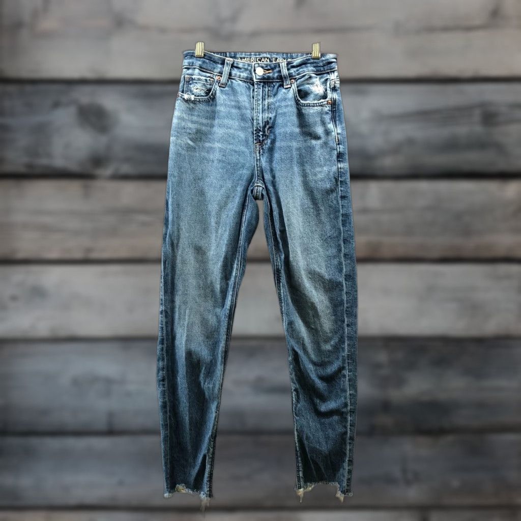 American Eagle Outfitters American Eagle Mom Jeans Womens 00P Short Raw Hem Medium Wash Denim Relaxed Fit Size 24" / US 00 / IT 34 - 1 Thumbnail