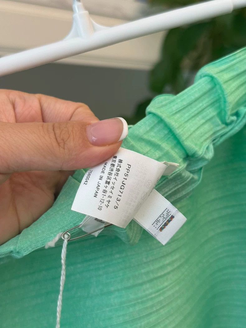 Issey Miyake Issey Miyake size:5 Green spring skirt Size 42" / US 20 - 6 Thumbnail