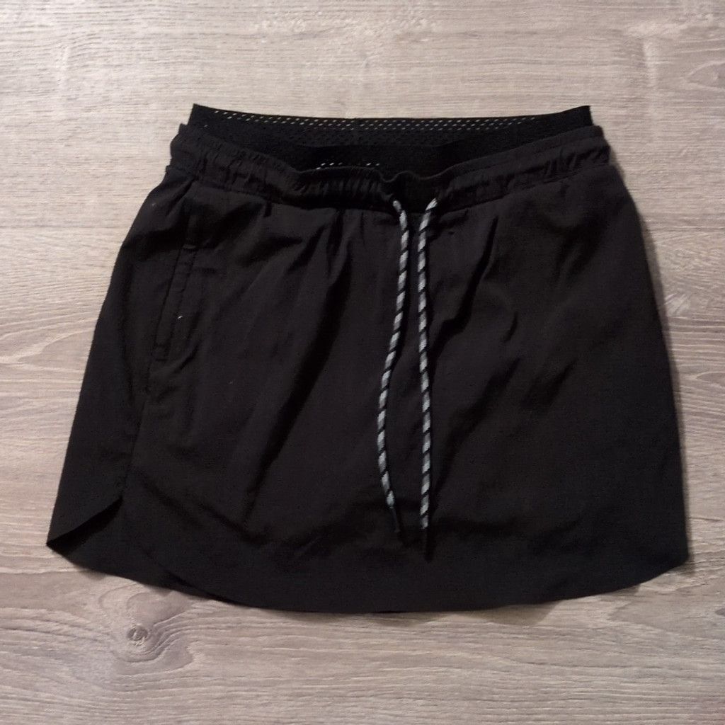 Athleta Black Crest Skort Size Small