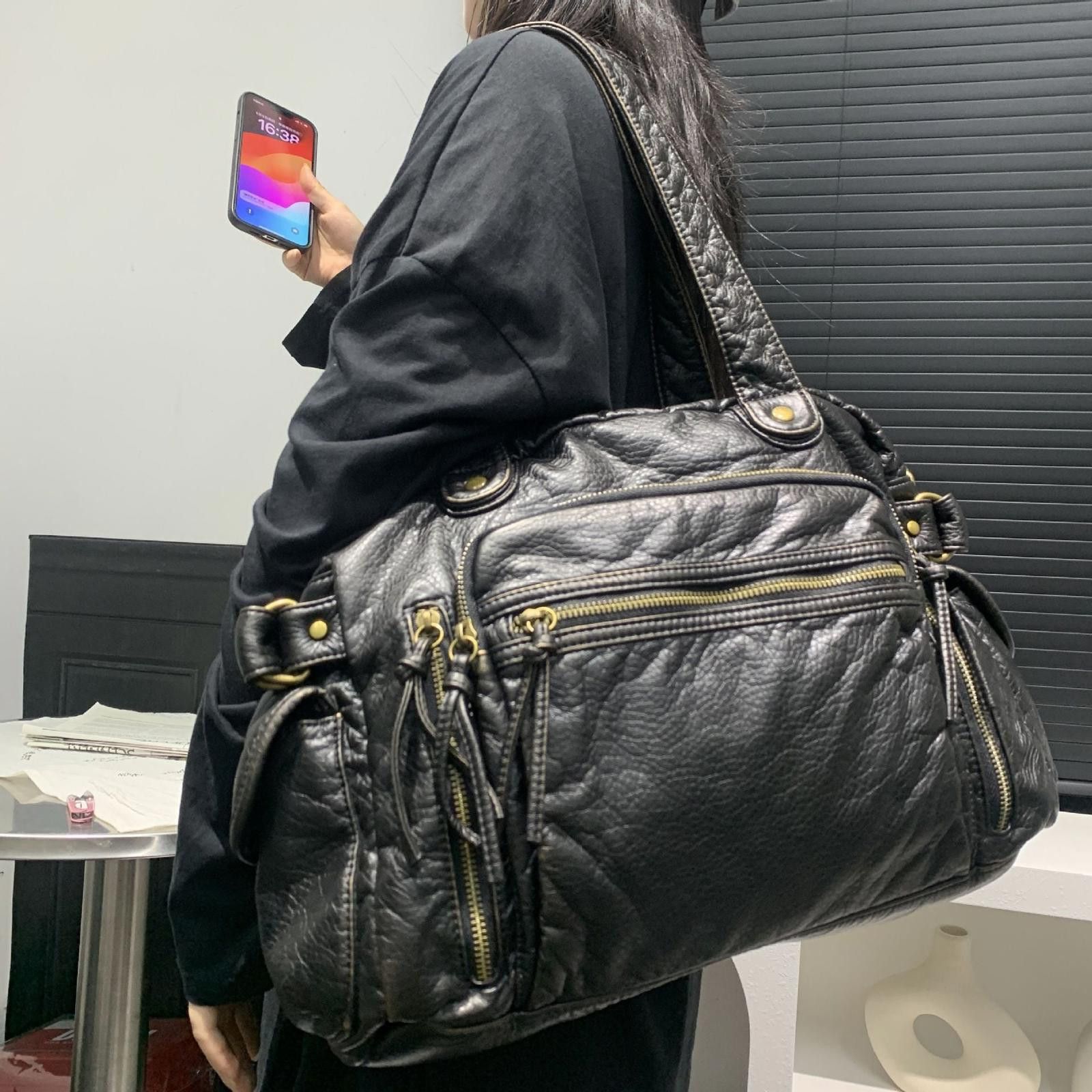 Vintage Black Quilted Leather Shoulder Bag, Multi-Zip Pockets Size ONE SIZE - 1 Thumbnail