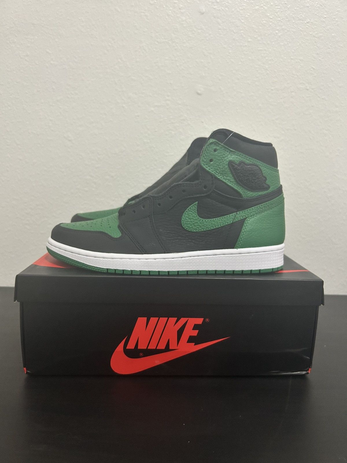 Jordan Brand × Nike Jordan 1 High Pine Green Size US 9 / EU 42 - 1 Thumbnail