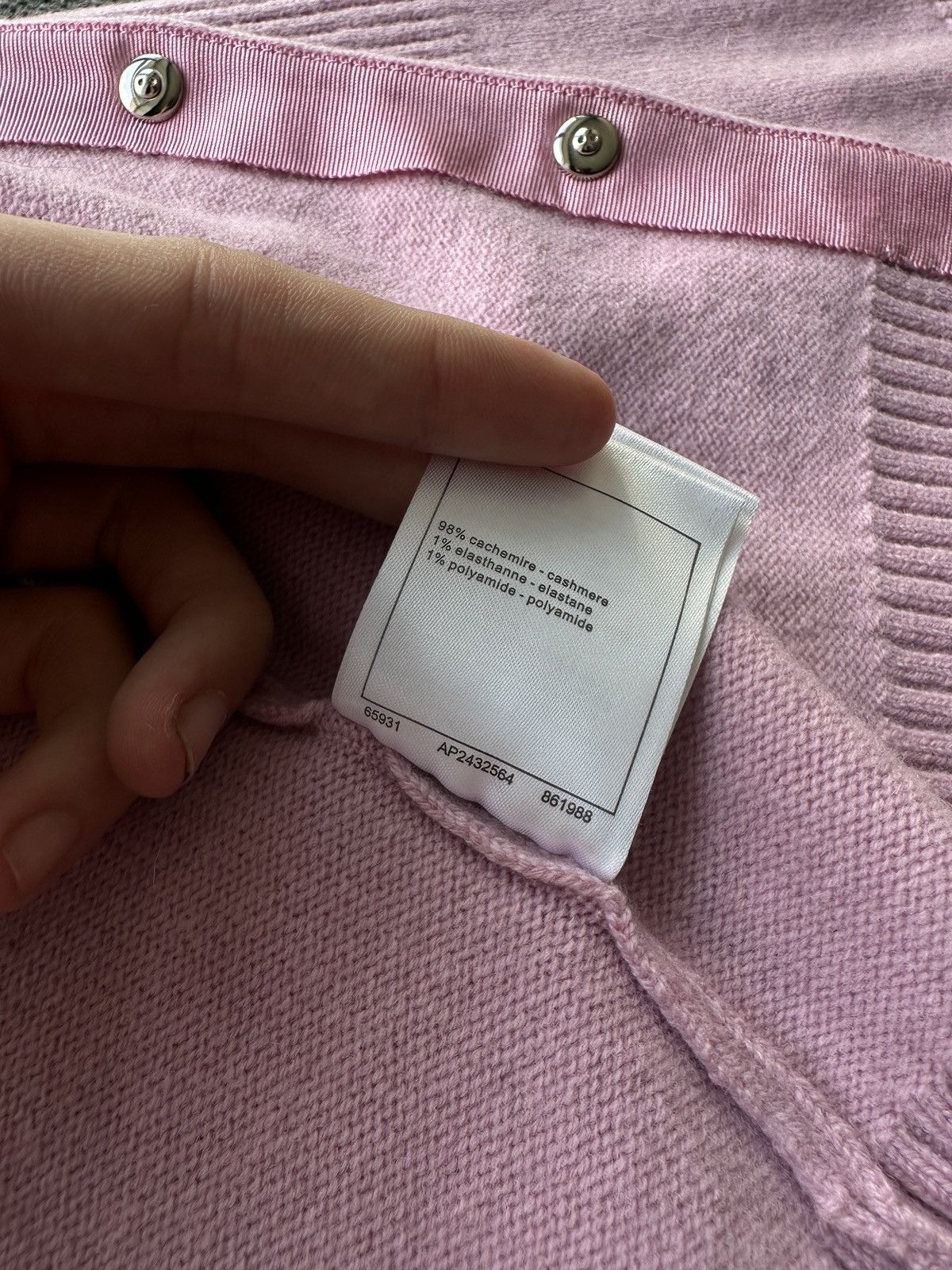 Chanel F/W 24 🚨 CASHMERE CHANEL 24B PINK CARDIGAN METAL LOGO BUTTON Size XS / US 0-2 / IT 36-38 - 13 Thumbnail