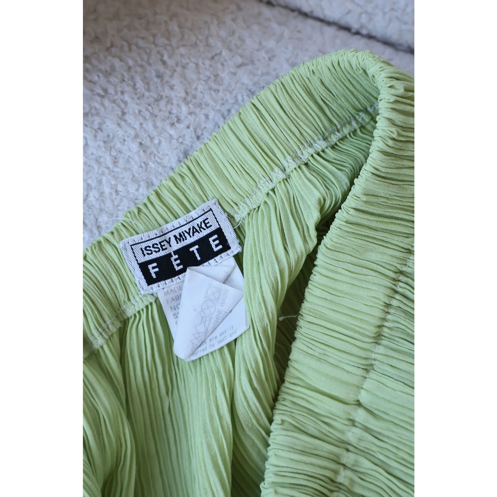 Issey Miyake Vintage ISSEY MIYAKE FETE Lime Green Pleated Skirt Size 30" / US 8 / IT 44 - 7 Thumbnail