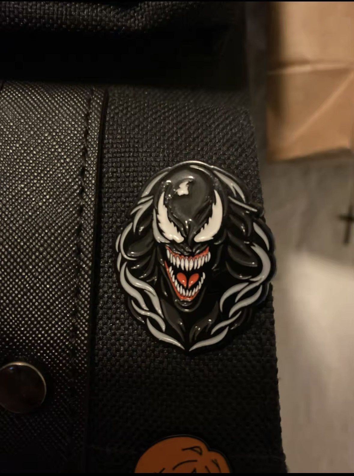 Designer Pin badge on backpack costume accessories Size ONE SIZE - 2 Thumbnail