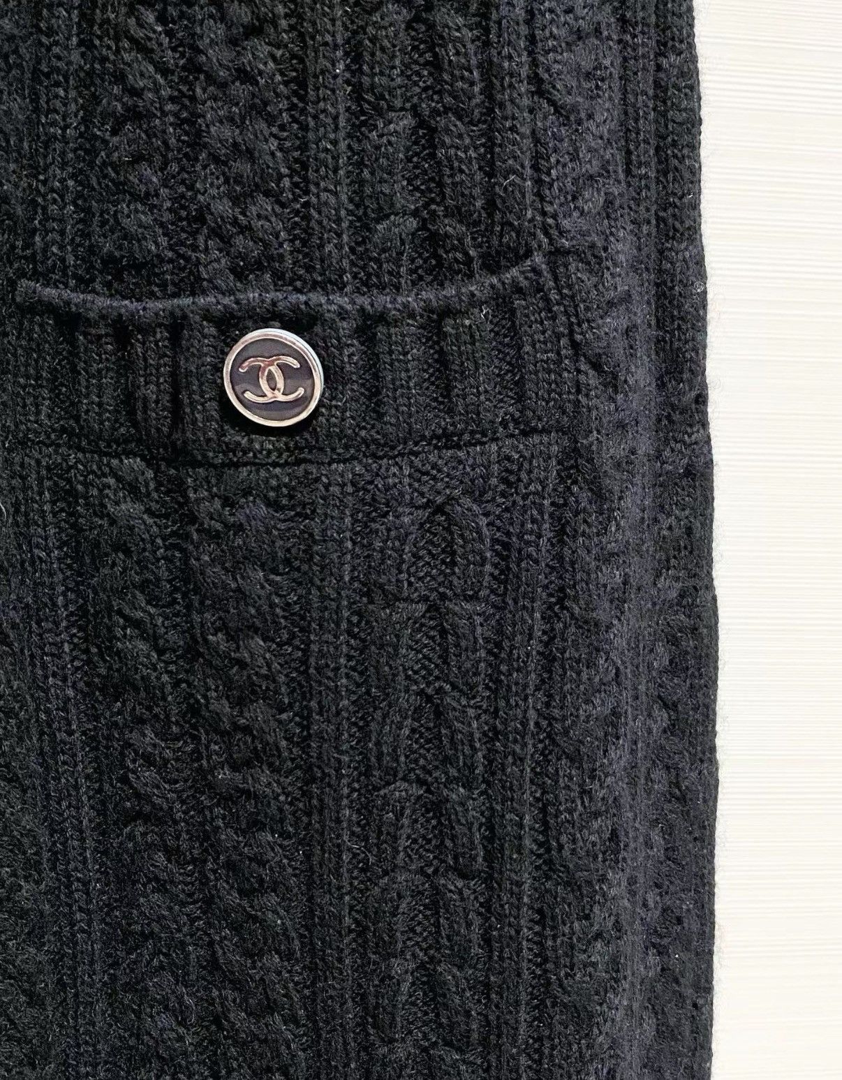 Chanel Chanel 23P Classic Black Cashmere Sleeveless Knit Dress J33 Size XS / US 0-2 / IT 36-38 - 3 Thumbnail