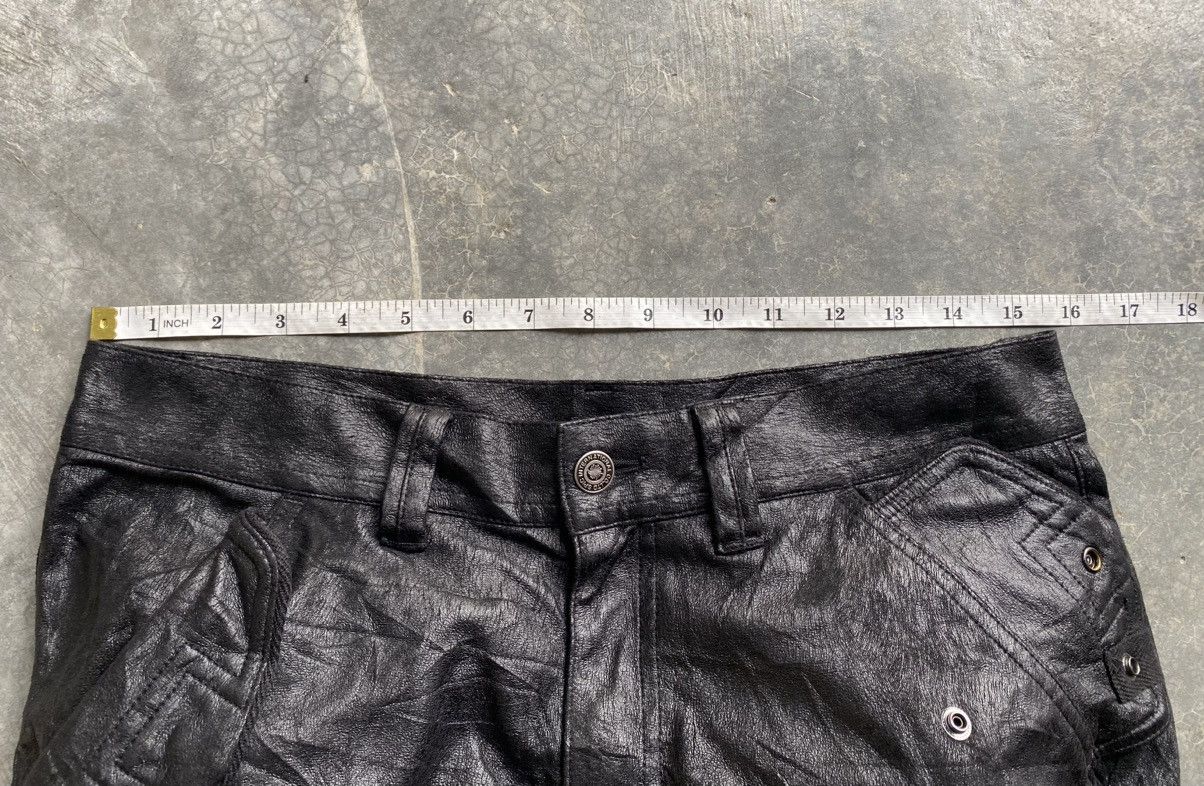 Tornado Mart 2000s Tornado Mart Bondage Textured Gas Mask Cargo Shorts Size US 31 - 25 Thumbnail