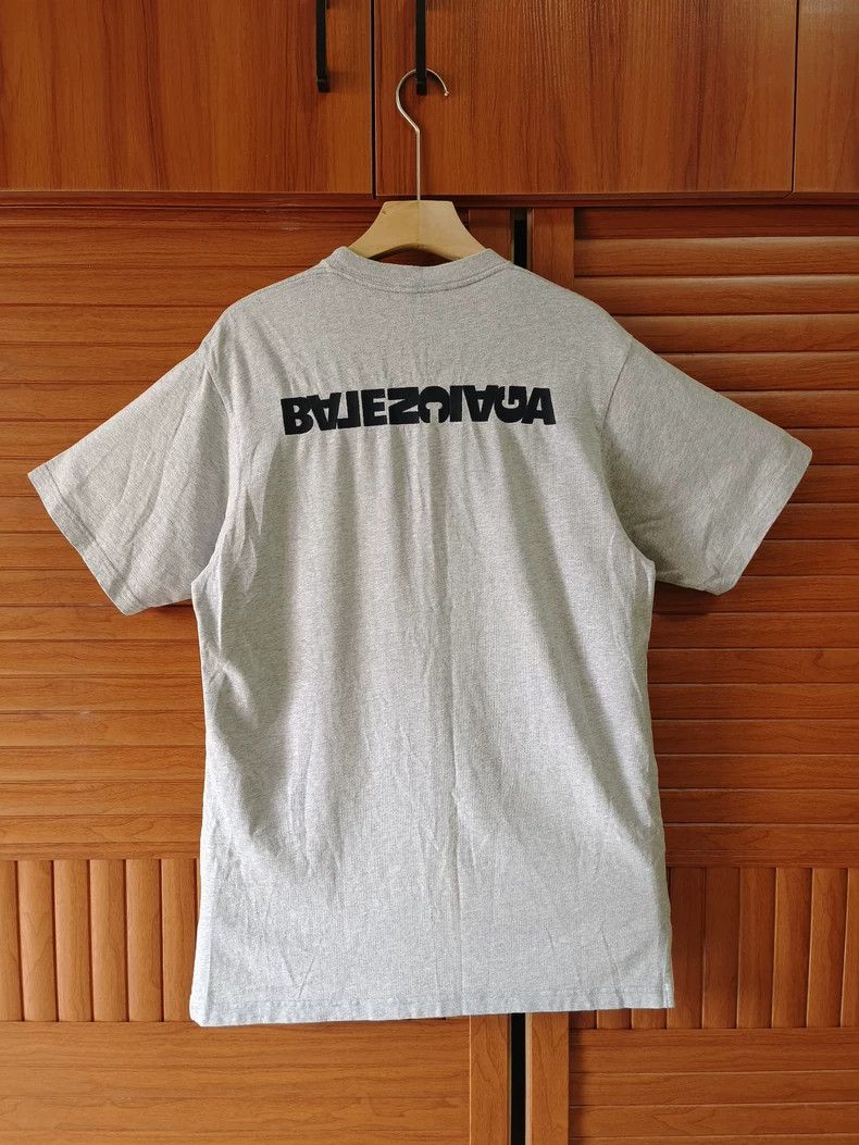Balenciaga Balenciaga Embroidered short-sleeved T-shirt with inverted Size US XS / EU 42 / 0 - 2 Thumbnail