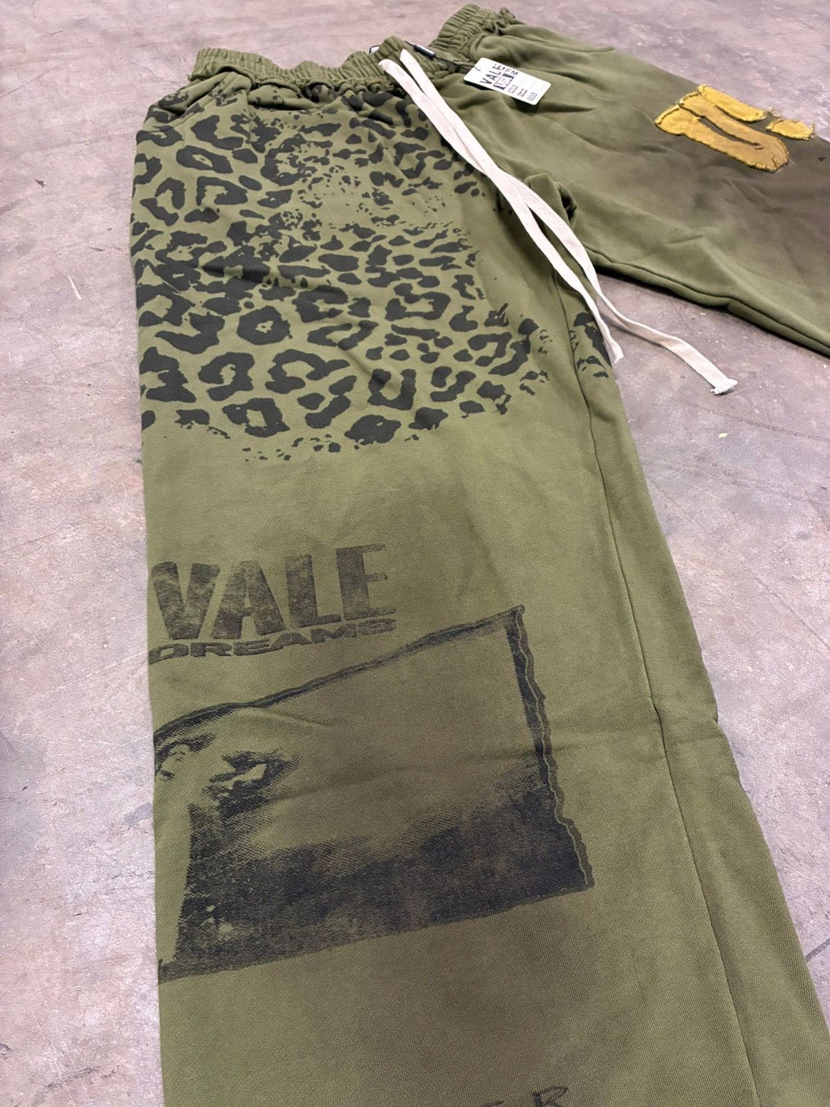 Vale Vale Forever Valley Dreams Green Safari Sweatpants X-Large Size US 36 / EU 52 - 5 Thumbnail