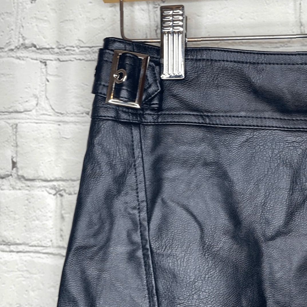 Vintage Amaryllis Skirt Women XS Black Faux Leather Mini Zip up Buckle Short Size 26" / US 2 / IT 38 - 3 Thumbnail