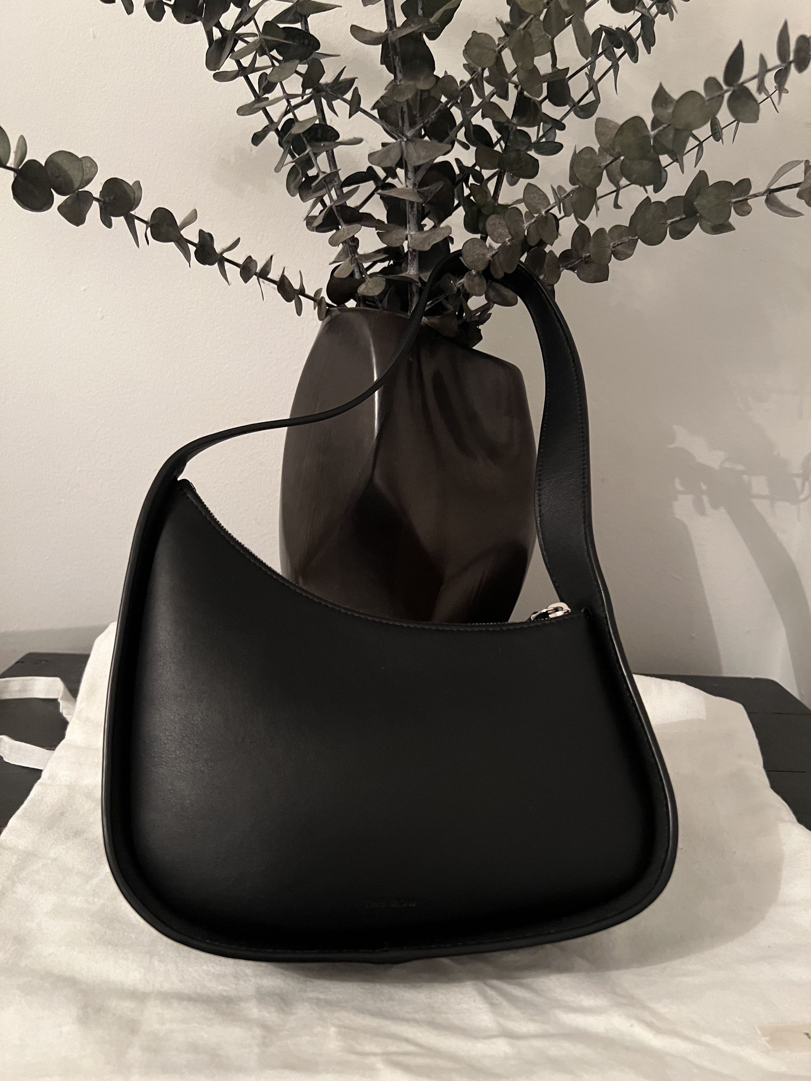The Row The Row Half Moon Bag in Leather Size ONE SIZE - 9 Thumbnail