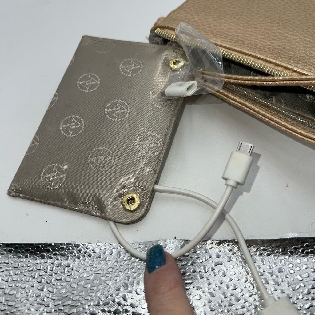 Other Adrienne Vittadini Charging Zip Around Wristlet Size ONE SIZE - 7 Thumbnail