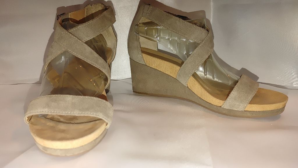 Lucky Brand Lucky Brand Kenadee Suede Wedge Sandal Size 8M Size US 8 / IT 38 - 6 Thumbnail