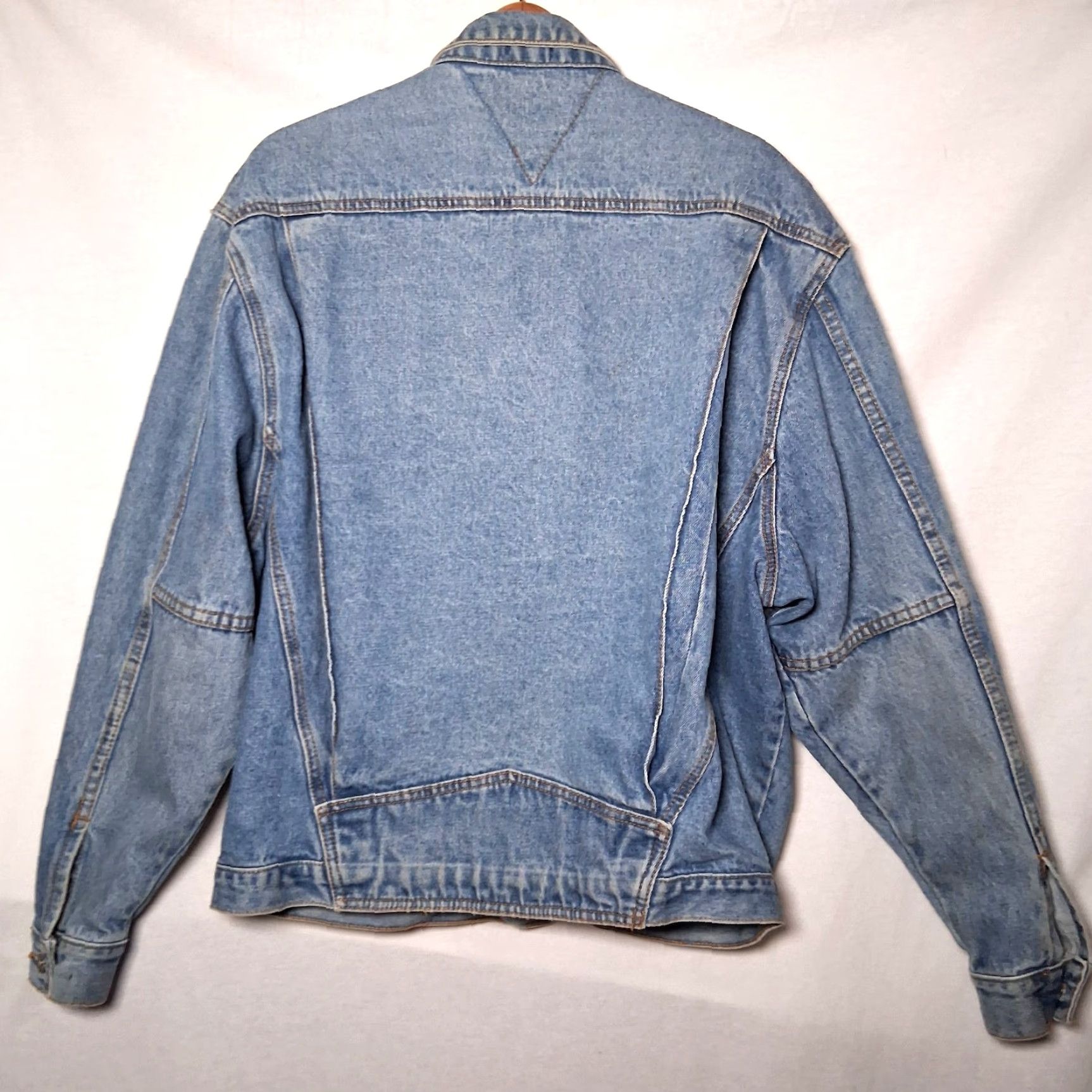 VINTAGE Tommy Hilfiger Jean Jacket Men M Blue Denim Trucker 90s Crest Logo Pocket Short Coat Casual Mens