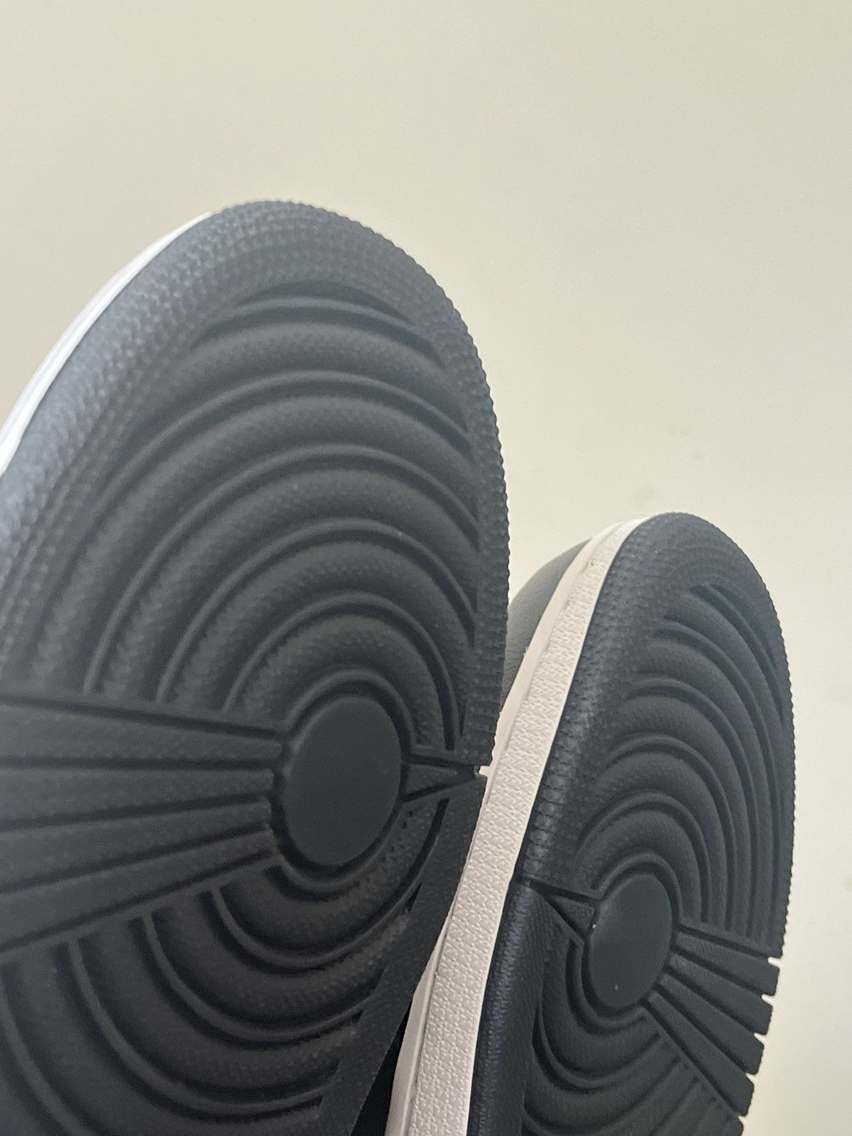 Nike 2018 Nike Air Jordan 1 Shadow Retro Size US 10 / EU 43 - 8 Thumbnail