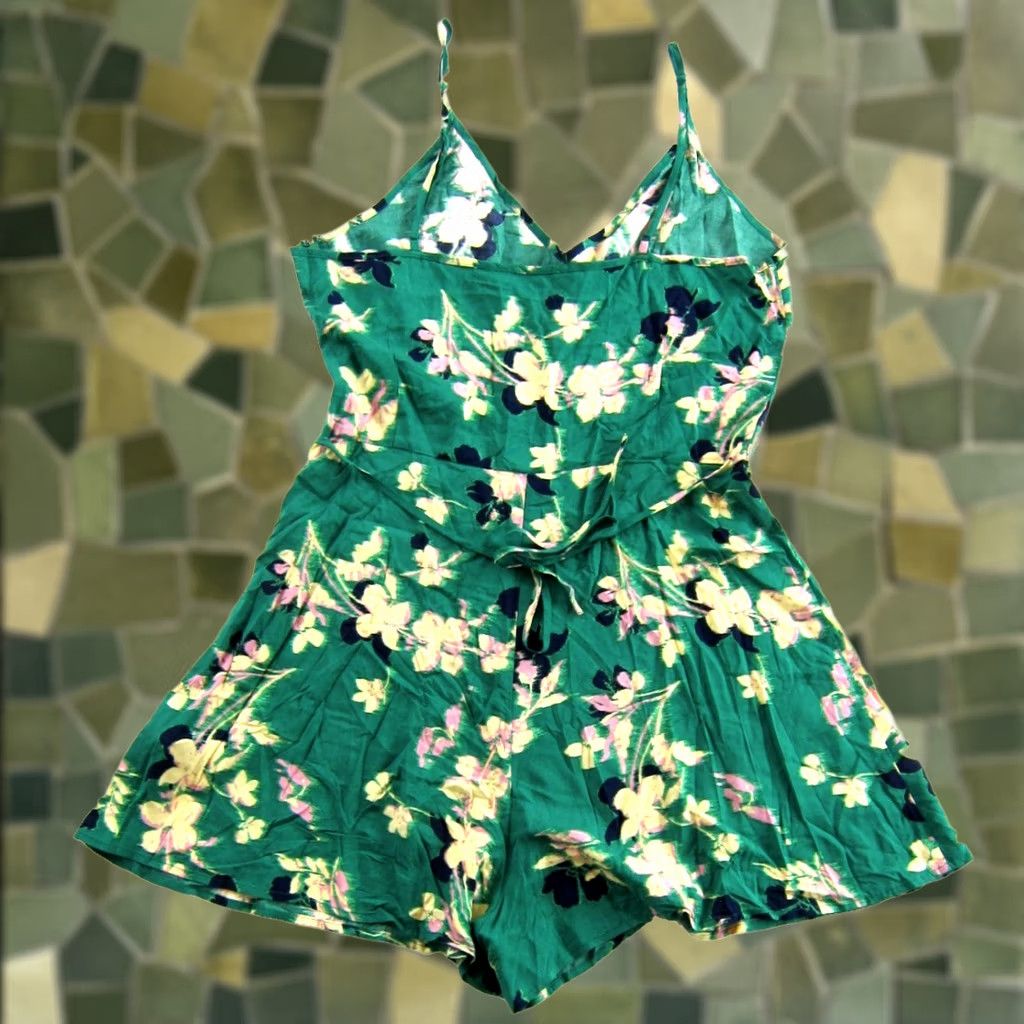 Uniqlo Uniqlo Romper Jumpsuit One-Piece Floral Spaghetti Strap 100% Rayon Green Travel Casual M Women Size 32" / US 10 / IT 46 - 1 Thumbnail