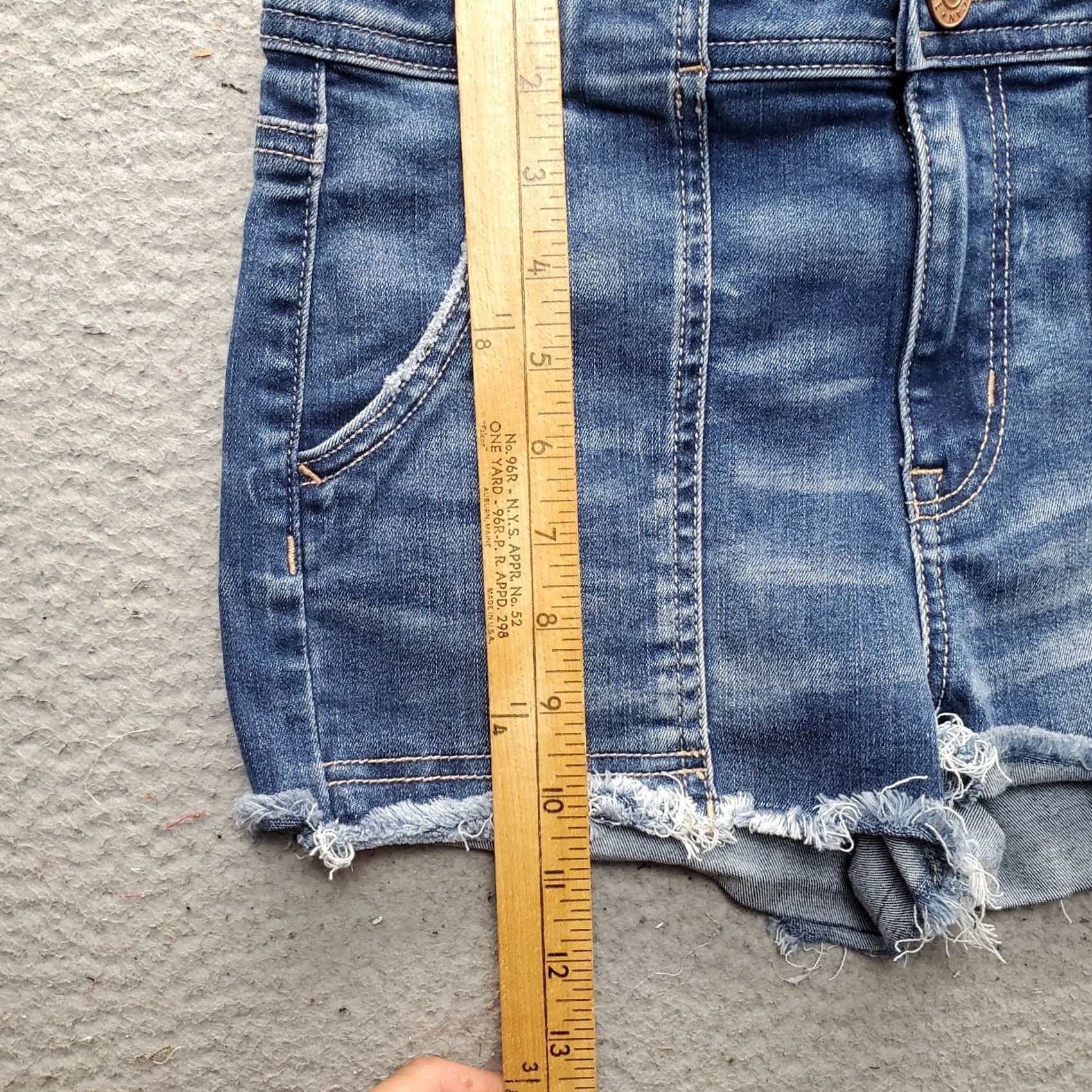 American Eagle Outfitters American Eagle Outfitters Womens Size 4 Blue Denim Hi-Rise Stretch Cut-Off Hem Size 27" / US 4 / IT 40 - 4 Thumbnail