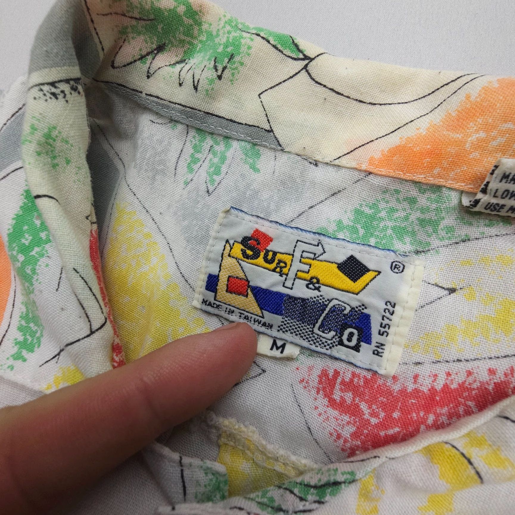 CO VINTAGE Surf & Co Hawaiian Shirt Mens M Floral Abstract Mod Print Shirt Size US M / EU 48-50 / 2 - 3 Thumbnail