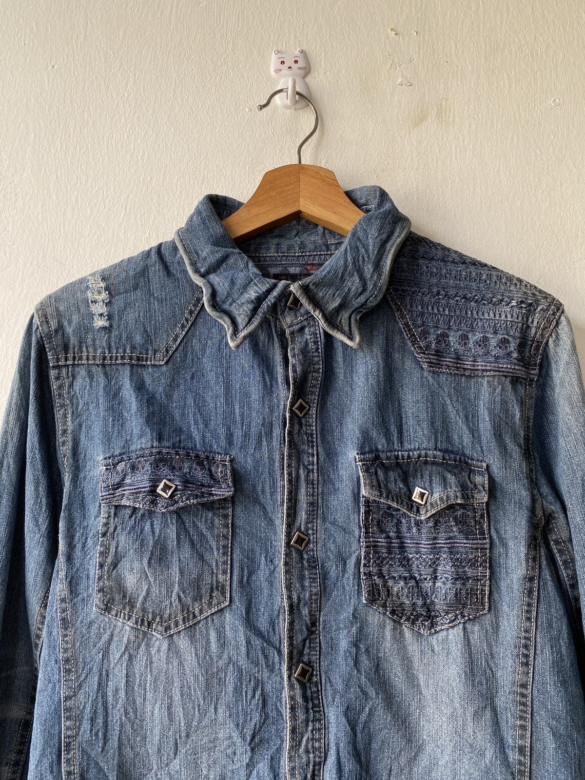 In The Attic × Japanese Brand In The Attic Japan Distressed Button Up Denim Shirt Size US M / EU 48-50 / 2 - 5 Thumbnail