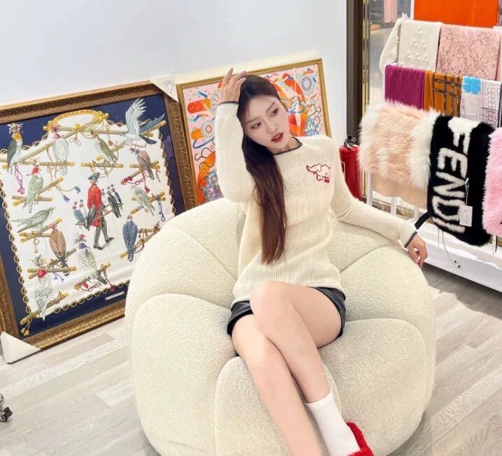 Gucci Gucci Beige elephant letter embroidered wool round-neck lo Size US XS / EU 42 / 0 - 8 Thumbnail