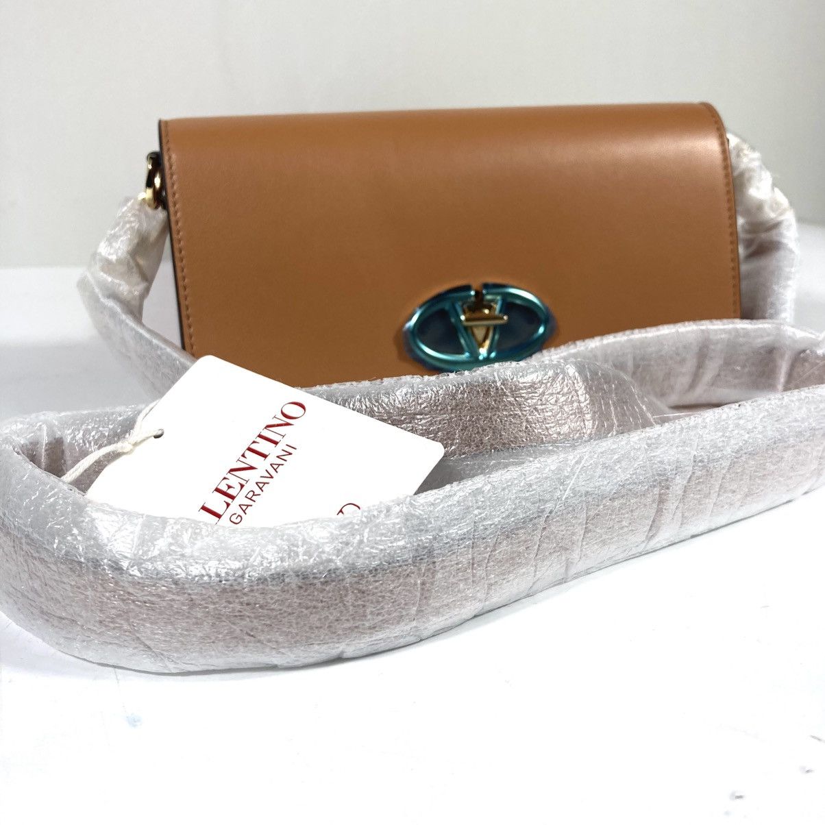 Valentino Valentino Garavani VLOGO Bold Wallet On A Chain Almond Beige Size ONE SIZE - 13 Thumbnail