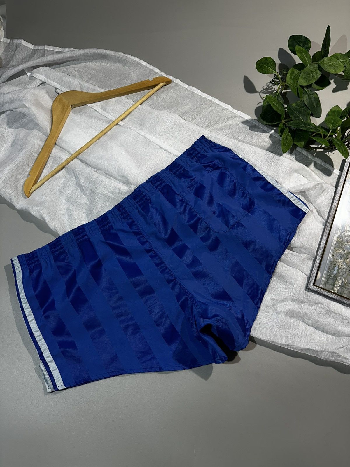 Adidas Vtg 70s Adidas Pinstripe Sprinter Shorts West in Germany Size US 34 / EU 50 - 6 Thumbnail