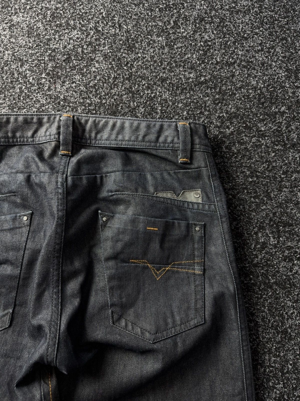 Diesel 00s Designer luxury Diesel Darron Tapered Dark Denim Jeans Size US 30 / EU 46 - 16 Thumbnail